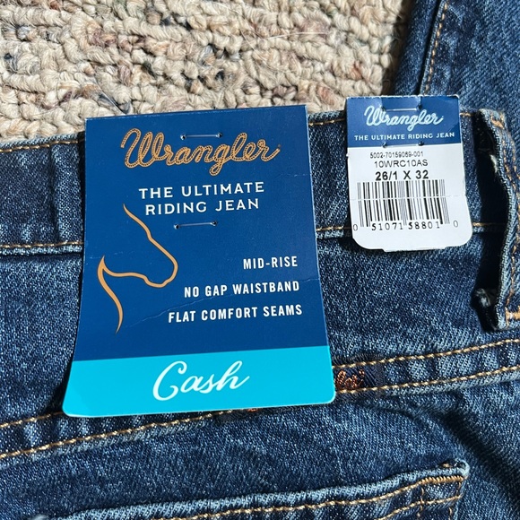 Women’s Wrangler Jeans - Picture 3 of 4